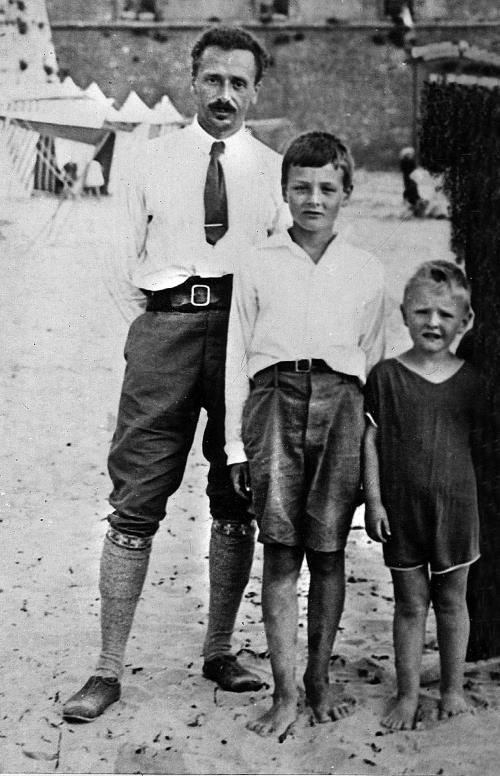 Иллюстрация к книге — Парижские мальчики в сталинской Москве [i_001.jpg]