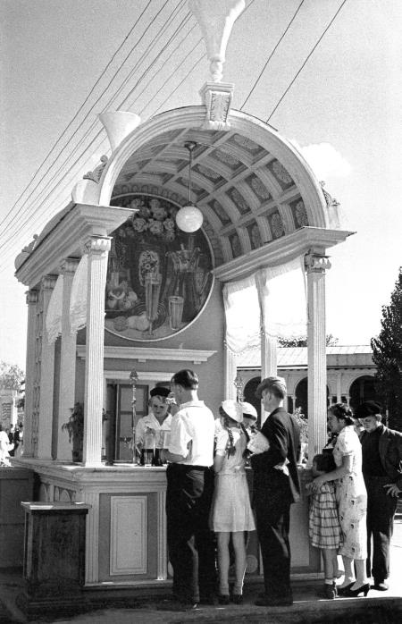 Иллюстрация к книге — Парижские мальчики в сталинской Москве [i_049.jpg]