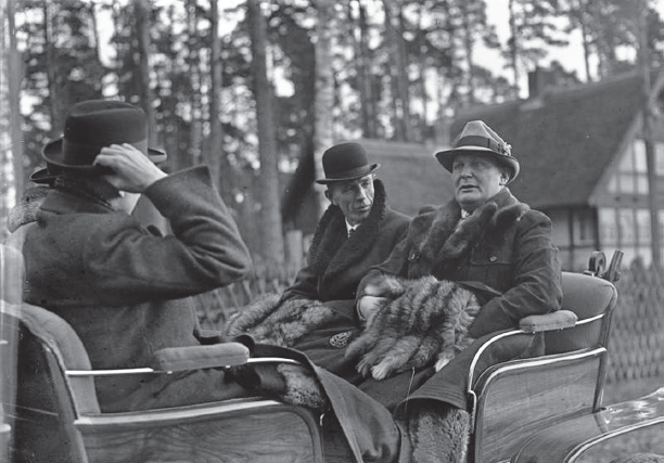 Иллюстрация к книге — Лорд Галифакс: Святой Лис [i_016.jpg]