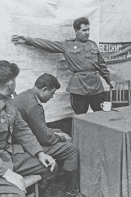 Иллюстрация к книге — От Сталинграда до Берлина. Воспоминания командующего [i_011.jpg]