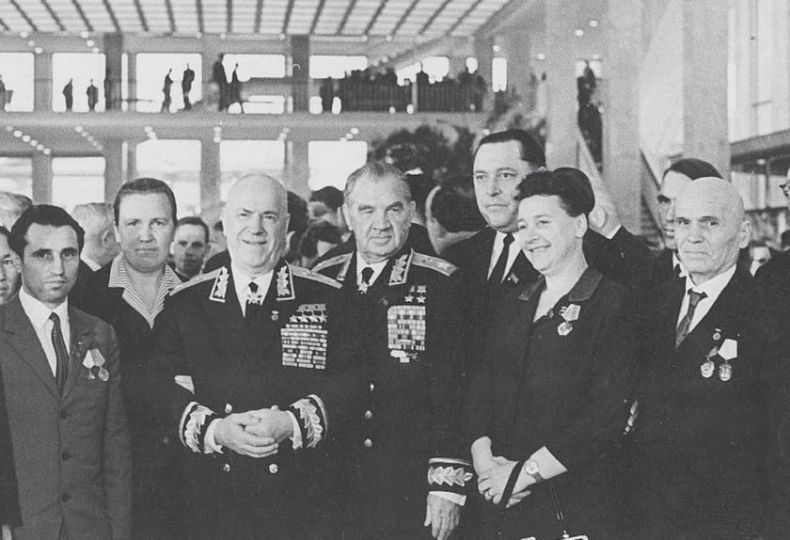 Иллюстрация к книге — От Сталинграда до Берлина. Воспоминания командующего [i_025.jpg]