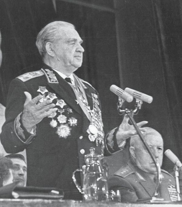 Иллюстрация к книге — От Сталинграда до Берлина. Воспоминания командующего [i_029.jpg]