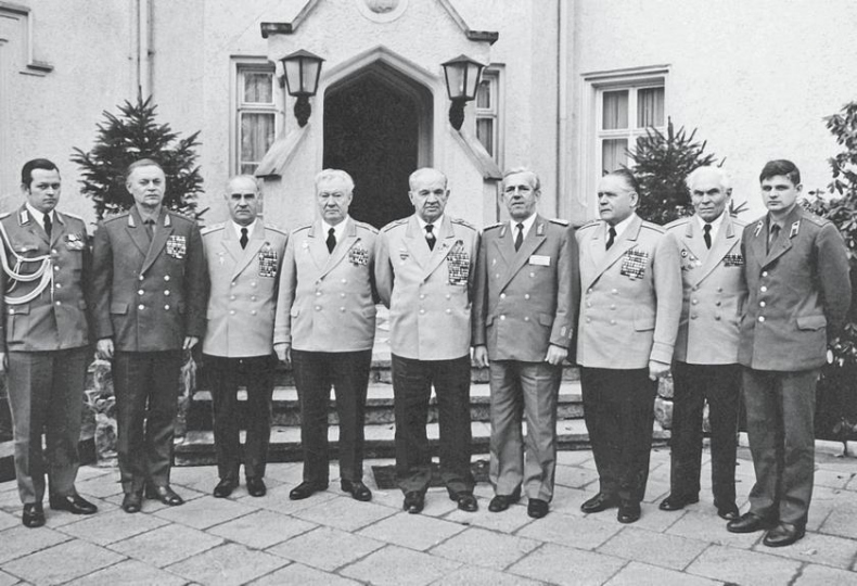 Иллюстрация к книге — От Сталинграда до Берлина. Воспоминания командующего [i_032.jpg]