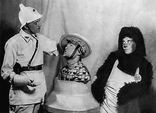 Иллюстрация к книге — Тень. Голый король [i_004.jpg]