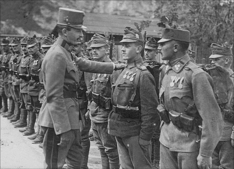 Иллюстрация к книге — В дни мировой войны. Мемуары министра иностранных дел Австро-Венгрии [i_018.jpg]