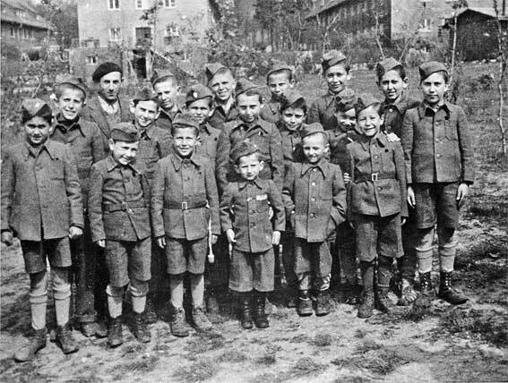 Иллюстрация к книге — Мальчик из Бухенвальда. Невероятная история ребенка, пережившего Холокост [i_004.jpg]