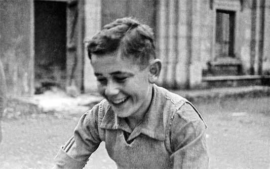 Иллюстрация к книге — Мальчик из Бухенвальда. Невероятная история ребенка, пережившего Холокост [i_005.jpg]