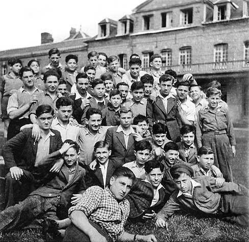 Иллюстрация к книге — Мальчик из Бухенвальда. Невероятная история ребенка, пережившего Холокост [i_007.jpg]