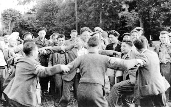 Иллюстрация к книге — Мальчик из Бухенвальда. Невероятная история ребенка, пережившего Холокост [i_008.jpg]