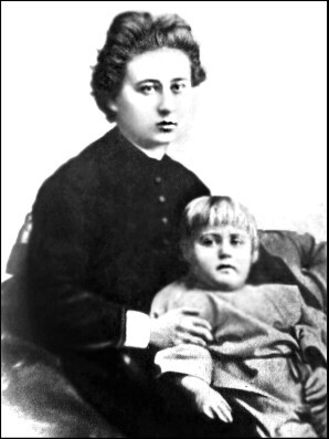 Иллюстрация к книге — Любовь в Серебряном веке. Истории о музах и женах русских поэтов и писателей. Радости и переживания, испытания и трагедии… [i_016.jpg]