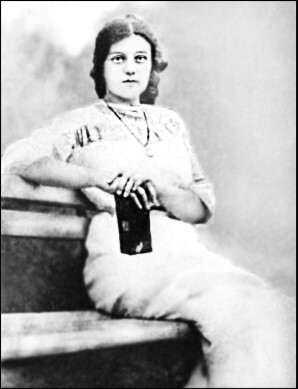 Иллюстрация к книге — Любовь в Серебряном веке. Истории о музах и женах русских поэтов и писателей. Радости и переживания, испытания и трагедии… [i_030.jpg]