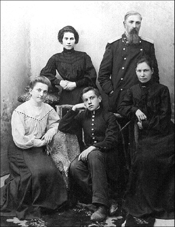 Иллюстрация к книге — Любовь в Серебряном веке. Истории о музах и женах русских поэтов и писателей. Радости и переживания, испытания и трагедии… [i_038.jpg]