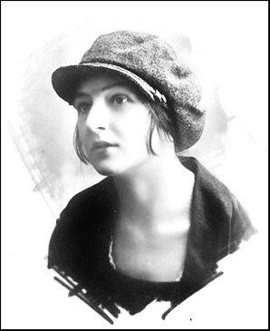 Иллюстрация к книге — Любовь в Серебряном веке. Истории о музах и женах русских поэтов и писателей. Радости и переживания, испытания и трагедии… [i_046.jpg]