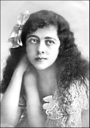 Иллюстрация к книге — Любовь в Серебряном веке. Истории о музах и женах русских поэтов и писателей. Радости и переживания, испытания и трагедии… [i_055.jpg]