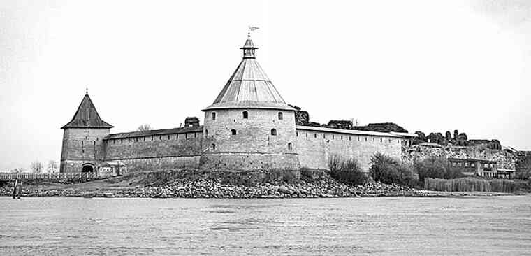 Иллюстрация к книге — Фавориты императорского двора. От Василия Голицына до Матильды Кшесинской [i_025.jpg]