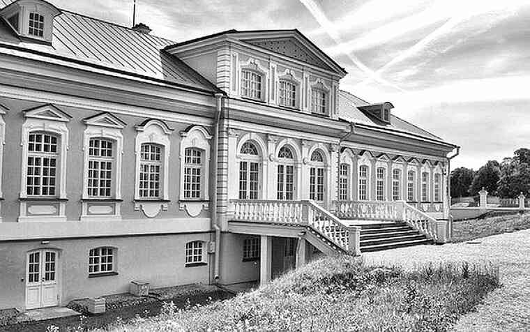 Иллюстрация к книге — Фавориты императорского двора. От Василия Голицына до Матильды Кшесинской [i_076.jpg]