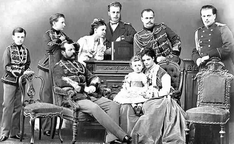 Иллюстрация к книге — Фавориты императорского двора. От Василия Голицына до Матильды Кшесинской [i_164.jpg]