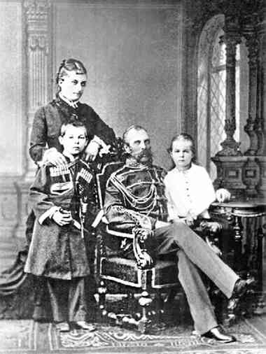 Иллюстрация к книге — Фавориты императорского двора. От Василия Голицына до Матильды Кшесинской [i_169.jpg]