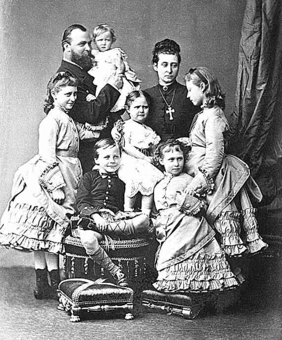 Иллюстрация к книге — Фавориты императорского двора. От Василия Голицына до Матильды Кшесинской [i_186.jpg]