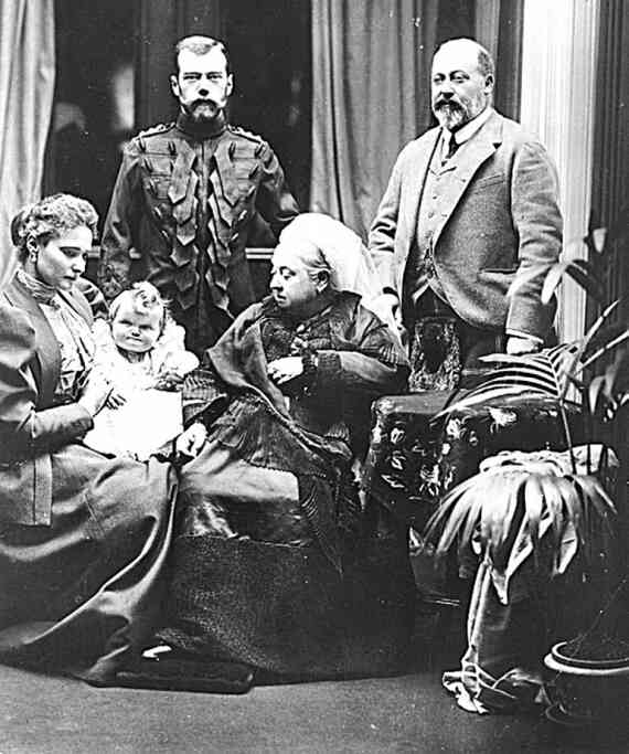 Иллюстрация к книге — Фавориты императорского двора. От Василия Голицына до Матильды Кшесинской [i_201.jpg]