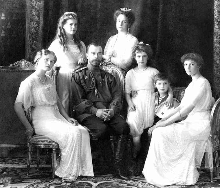 Иллюстрация к книге — Фавориты императорского двора. От Василия Голицына до Матильды Кшесинской [i_202.jpg]