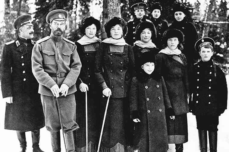 Иллюстрация к книге — Фавориты императорского двора. От Василия Голицына до Матильды Кшесинской [i_218.jpg]