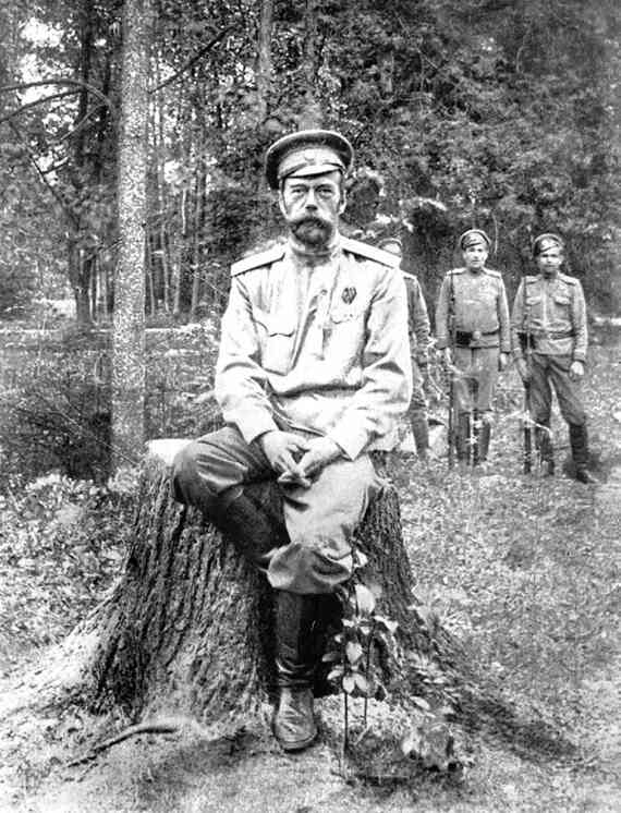 Иллюстрация к книге — Фавориты императорского двора. От Василия Голицына до Матильды Кшесинской [i_219.jpg]