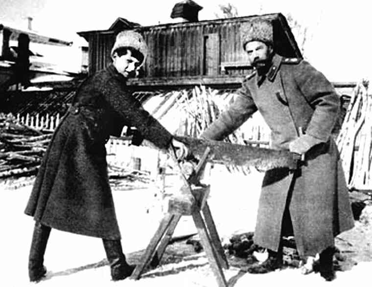 Иллюстрация к книге — Фавориты императорского двора. От Василия Голицына до Матильды Кшесинской [i_225.jpg]