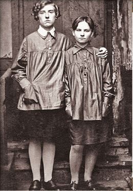 Иллюстрация к книге — Дневник длиною в жизнь. История одной судьбы, в которой две войны и много мира. 1916–1991 [i_018.jpg]