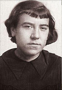 Иллюстрация к книге — Дневник длиною в жизнь. История одной судьбы, в которой две войны и много мира. 1916–1991 [i_019.jpg]