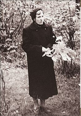 Иллюстрация к книге — Дневник длиною в жизнь. История одной судьбы, в которой две войны и много мира. 1916–1991 [i_025.jpg]