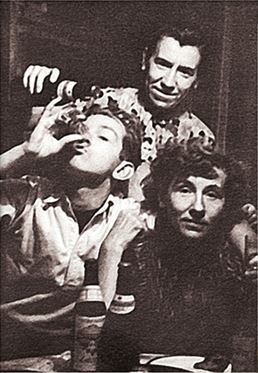 Иллюстрация к книге — Дневник длиною в жизнь. История одной судьбы, в которой две войны и много мира. 1916–1991 [i_037.jpg]