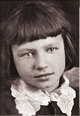 Иллюстрация к книге — Дневник длиною в жизнь. История одной судьбы, в которой две войны и много мира. 1916–1991 [i_038.jpg]