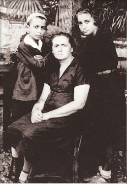 Иллюстрация к книге — Дневник длиною в жизнь. История одной судьбы, в которой две войны и много мира. 1916–1991 [i_043.jpg]