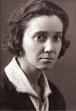 Иллюстрация к книге — Дневник длиною в жизнь. История одной судьбы, в которой две войны и много мира. 1916–1991 [i_044.jpg]