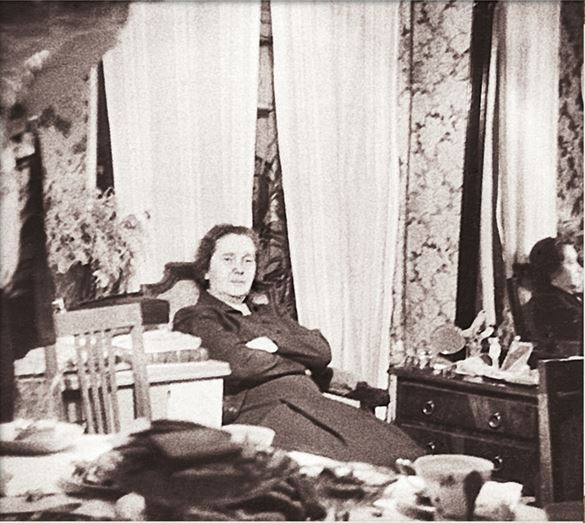 Иллюстрация к книге — Дневник длиною в жизнь. История одной судьбы, в которой две войны и много мира. 1916–1991 [i_052.jpg]