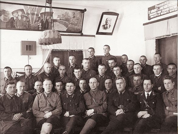 Иллюстрация к книге — Дневник длиною в жизнь. История одной судьбы, в которой две войны и много мира. 1916–1991 [i_062.jpg]