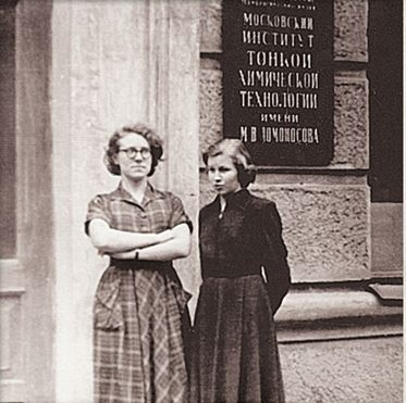 Иллюстрация к книге — Дневник длиною в жизнь. История одной судьбы, в которой две войны и много мира. 1916–1991 [i_072.jpg]