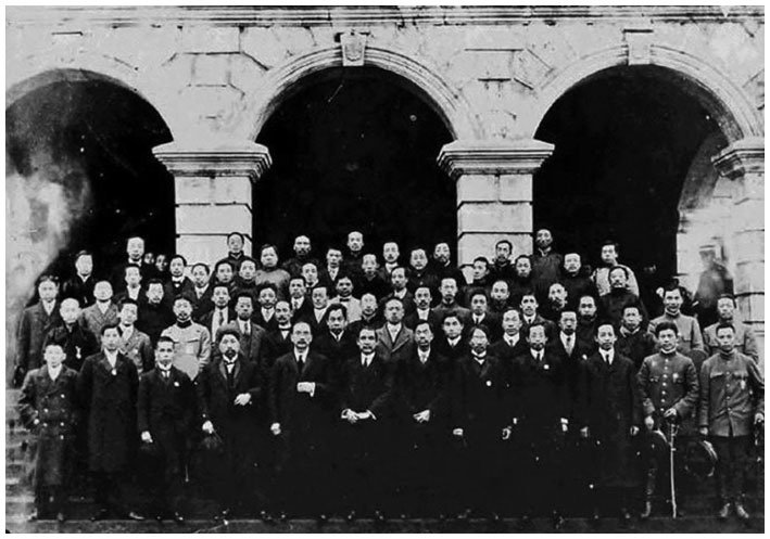 Иллюстрация к книге — Старшая сестра, Младшая сестра, Красная сестра. Три женщины в сердце Китая ХХ века [i_006.jpg]