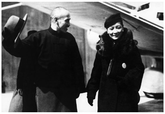 Иллюстрация к книге — Старшая сестра, Младшая сестра, Красная сестра. Три женщины в сердце Китая ХХ века [i_025.jpg]