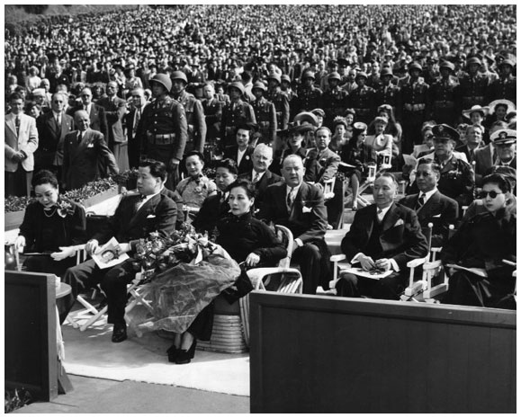 Иллюстрация к книге — Старшая сестра, Младшая сестра, Красная сестра. Три женщины в сердце Китая ХХ века [i_035.jpg]