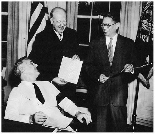 Иллюстрация к книге — Старшая сестра, Младшая сестра, Красная сестра. Три женщины в сердце Китая ХХ века [i_037.jpg]