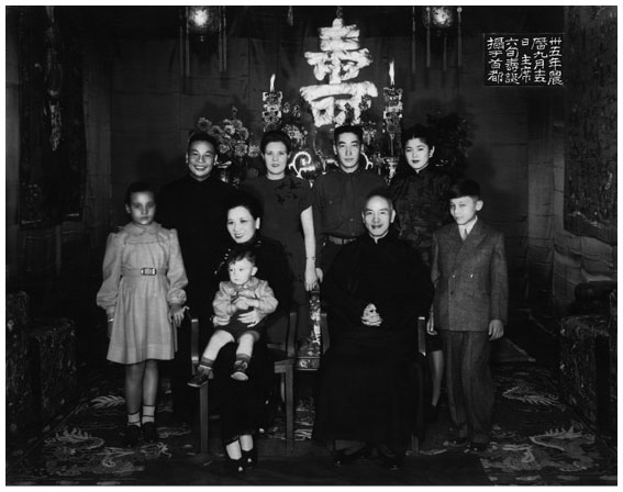 Иллюстрация к книге — Старшая сестра, Младшая сестра, Красная сестра. Три женщины в сердце Китая ХХ века [i_043.jpg]