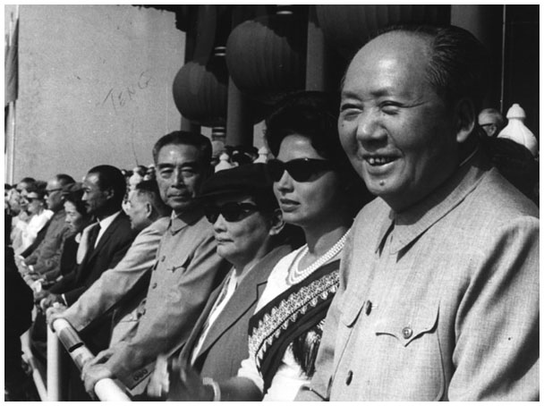 Иллюстрация к книге — Старшая сестра, Младшая сестра, Красная сестра. Три женщины в сердце Китая ХХ века [i_048.jpg]