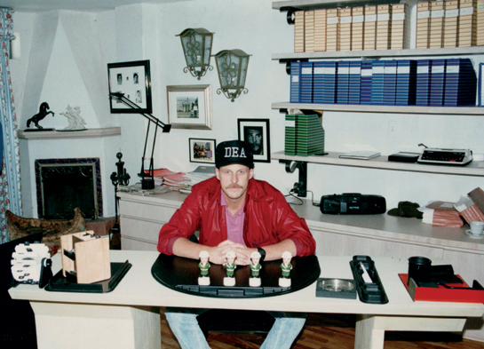 Иллюстрация к книге — Охотники на людей: как мы поймали Пабло Эскобара [i_025.jpg]