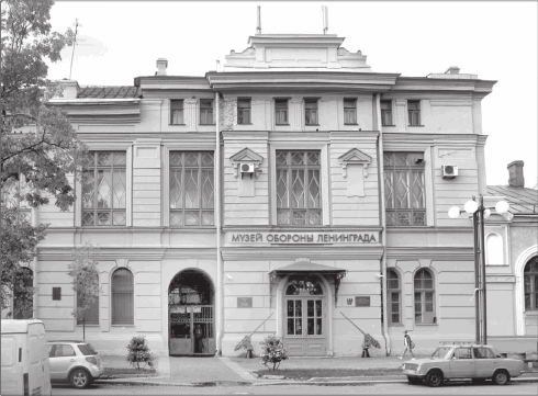 Иллюстрация к книге — Путеводитель по Петербургу. Увлекательные экскурсии по Северной столице. 34 маршрута [i_060.jpg]