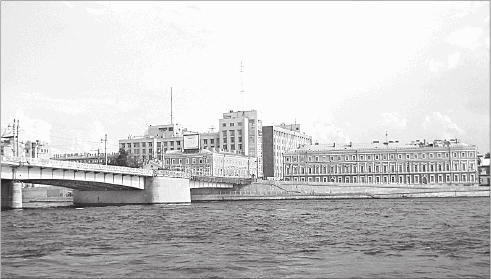 Иллюстрация к книге — Путеводитель по Петербургу. Увлекательные экскурсии по Северной столице. 34 маршрута [i_162.jpg]