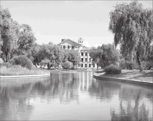 Иллюстрация к книге — Путеводитель по Петербургу. Увлекательные экскурсии по Северной столице. 34 маршрута [i_187.jpg]