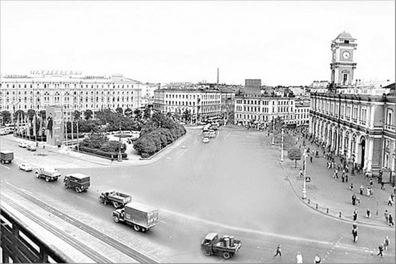 Иллюстрация к книге — Вокруг Знаменской площади. История застройки площади Восстания, Лиговского канала, улиц Восстания и Пушкинской [i_045.jpg]