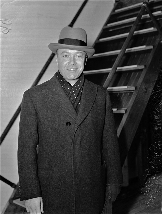 Иллюстрация к книге — Одиночество дипломата [i_007.jpg]